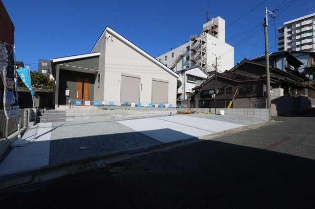 【前面道路含む現地写真】の画像