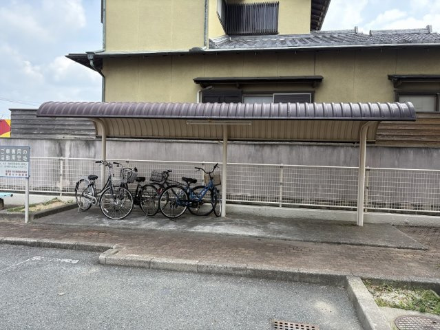 グローリアス小鷹野公園一番の駐輪場