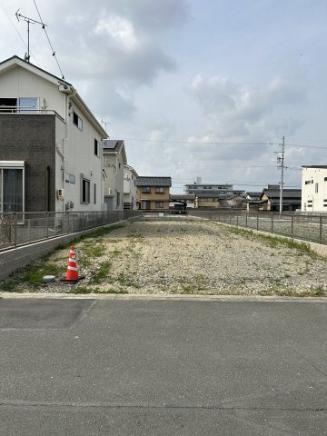 牟呂町字大塚売地の前面道路含む現地写真