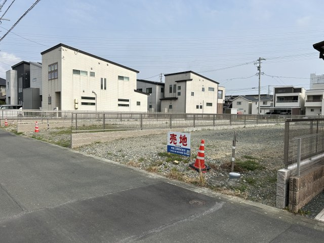 牟呂町字大塚売地の前面道路含む現地写真