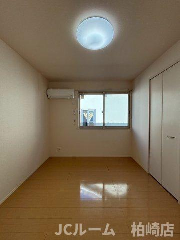 柏崎市新田畑のアパートの寝室
