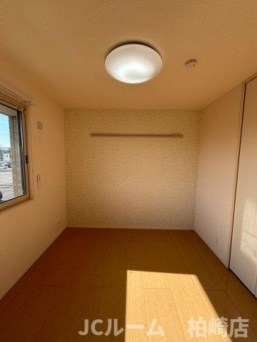 柏崎市新田畑のアパートの洋室