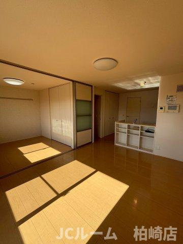 柏崎市新田畑のアパートの居間・リビング