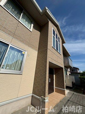 柏崎市新田畑のアパートのエントランス