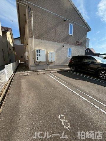 柏崎市新田畑のアパートの駐車場