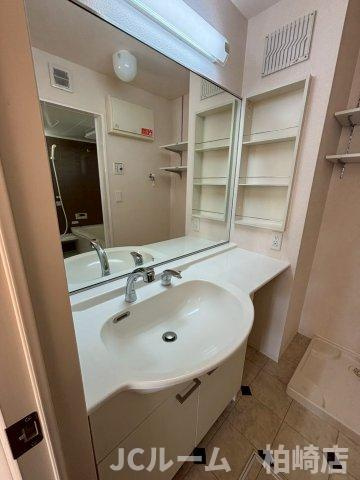 柏崎市新田畑のアパートの独立洗面台