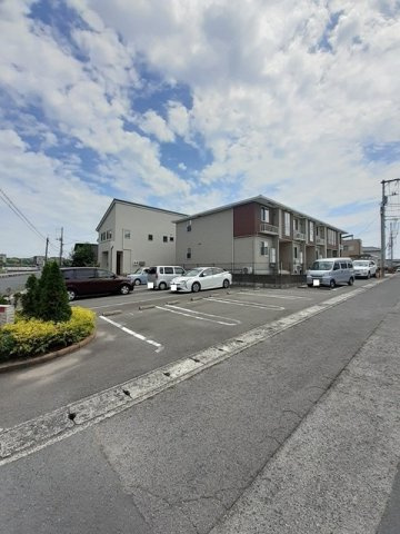 ラ・ルーチェの駐車場