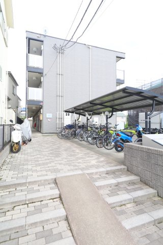 レオパレスＳＨＩＢＩＲＡＫＩのエントランス