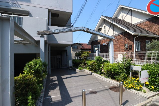 朝日プラザ西舞子のエントランス