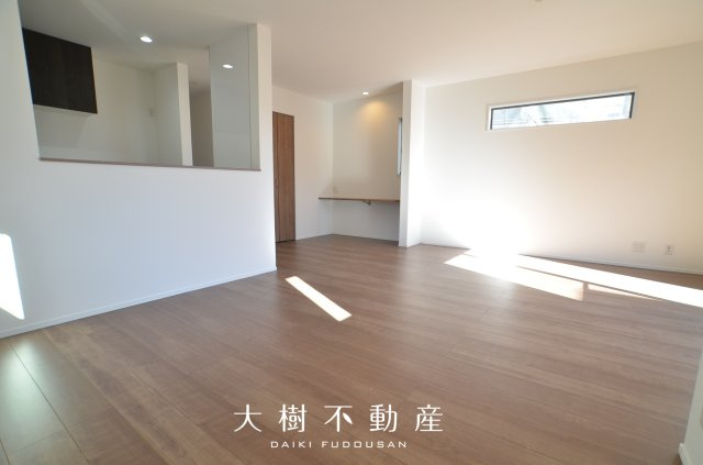 【居間・リビング】 | 綾瀬市早川　新築戸建て　全１棟【仲介手数料無料】