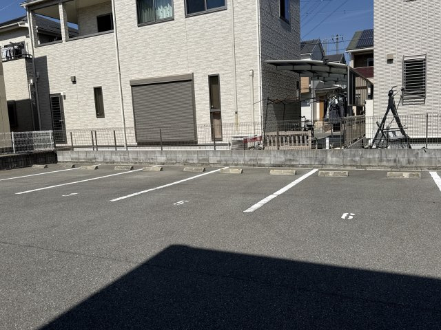 ピュアパレスの駐車場