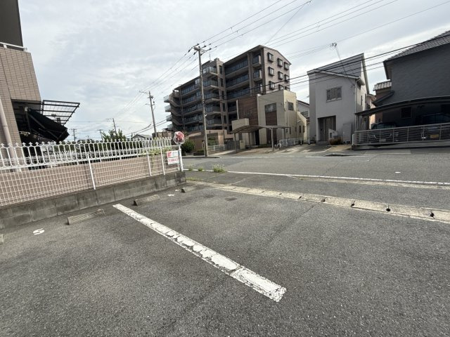 ラフィネの駐車場