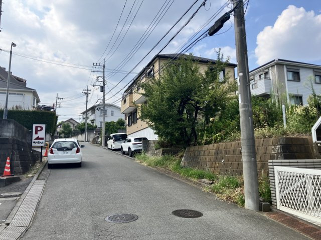 【前面道路含む現地写真】 | 牛久保三丁目　建築条件なし売地　全２区画　7,210万円～7,220万円