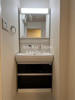 【その他】 | グレースリバー中之島 | 三面鏡に照明付きの便利な洗面化粧台です♪