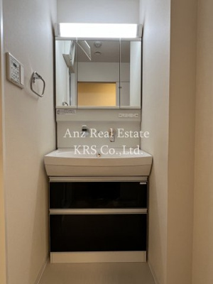 【その他】 | グレースリバー中之島 | 三面鏡に照明付きの便利な洗面化粧台です♪