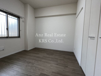 【居間・リビング】 | グレースリバー中之島 | 5.5帖の洋室です！便利な収納スペースがあります！