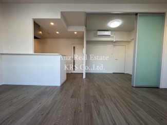 【居間・リビング】 | グレースリバー中之島 | 4.5帖の洋室との間切を開けると15帖以上あります♪