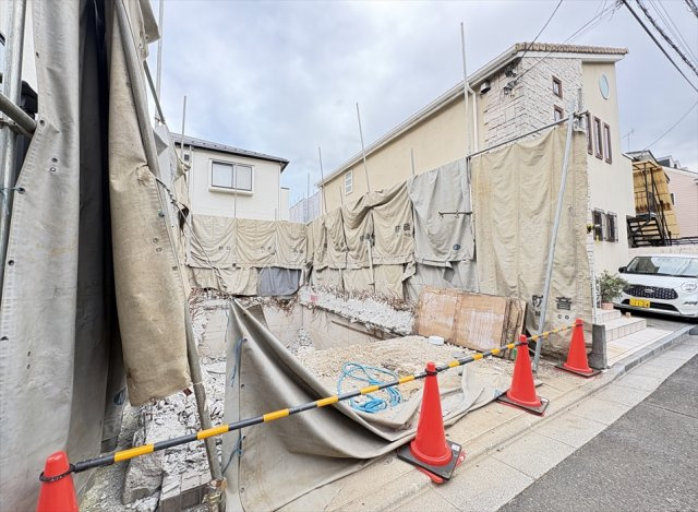 【外観】 | 朝霞市三原4丁目　建築条件なし売地　全1区画　(志木本店) | 販売現地／2025年12月8日撮影　
静かな暮らしを好む方にもおすすめな閑静な住宅地です。