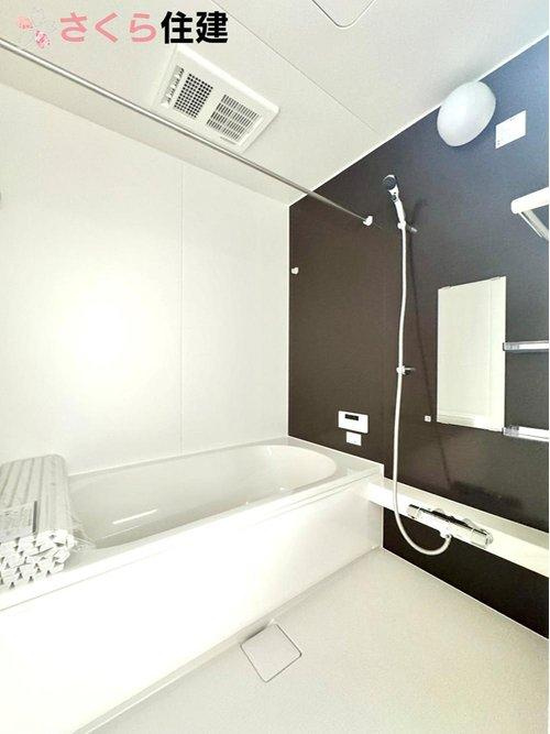 ーLIGARE－宇都宮市東峰町2期　３号棟の浴室|梅雨時期の登下校。濡れた靴や雨具も浴室乾燥機でカラッと乾燥できます♪翌日も気持ちよく通学できますね♪