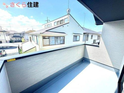 ーLIGARE－宇都宮市東峰町2期　３号棟のバルコニー|バルコニーは奥行きスペースがあるので洗濯物を「干す」「取り込む」といった作業も格段にしやすくなります