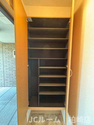 柏崎市大字藤井のアパートの収納