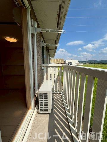 柏崎市大字藤井のアパートのバルコニー
