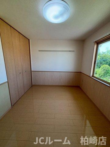 柏崎市大字藤井のアパートの寝室