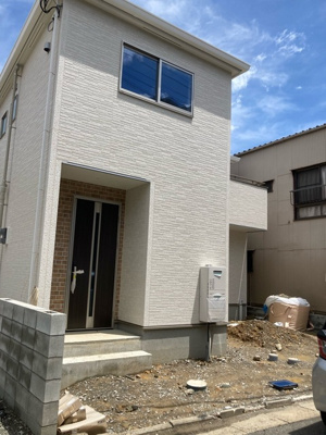 【玄関】 | リーブルガーデン八幡東区白川町 | カウンターキッチン仕様なので家族との会話もおのずと増えそう♪大きなウォークインクローゼットが付いているのでお部屋もすっきり整理できそう♪