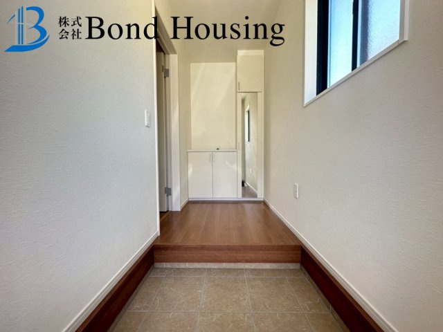 「5LDK」「並列2台駐車可」西岡10期 1号棟の玄関