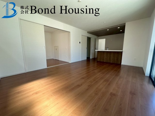 「5LDK」「並列2台駐車可」西岡10期 1号棟の居間・リビング