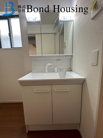 「5LDK」「並列2台駐車可」西岡10期 1号棟の独立洗面台