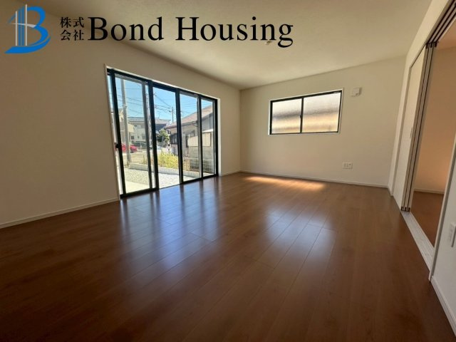 「5LDK」「並列2台駐車可」西岡10期 1号棟の居間・リビング