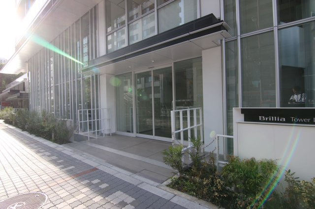 ブリリアタワー池袋Westのエントランス