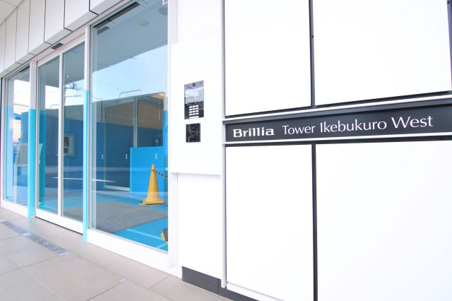 ブリリアタワー池袋Westのエントランス