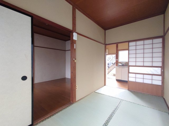 和室ならではの温かな和の空間で寛ぎの時間を過ごせます