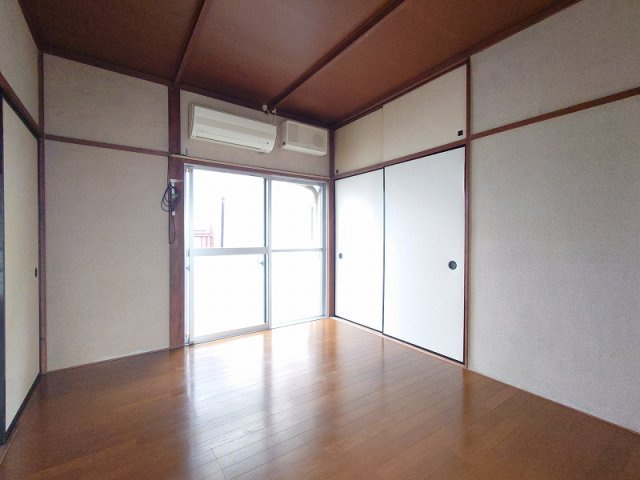 使い勝手のいい洋室です