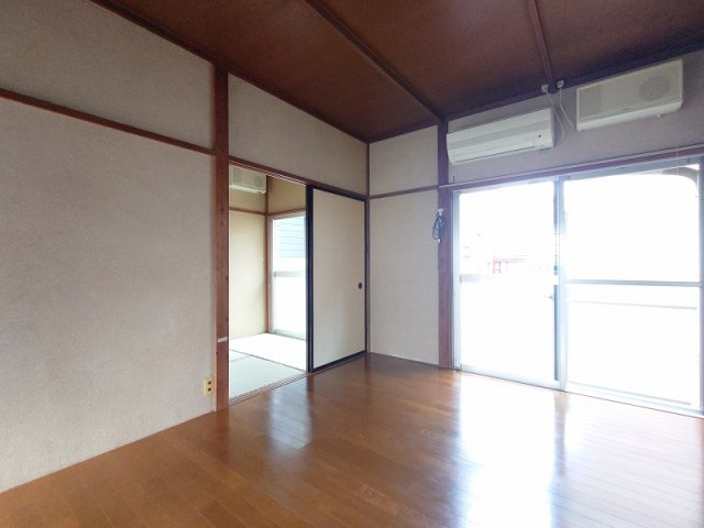 ゆったりした洋室です