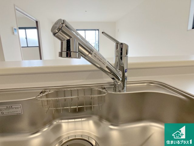 揖保郡太子町矢田部　第4期　新築一戸建ての設備|浄水器を内蔵！炊飯時、お茶を作る時に安心してお水を使えます！お湯と冷水、浄水と原水、シャワーの切替えもワンタッチです！