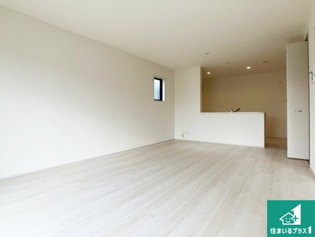 揖保郡太子町矢田部　第4期　新築一戸建ての居間・リビング|シンプルなリビングは、観葉植物等のインテリアを楽しめますね！パパ好みにも、ママ好みにも家具次第で雰囲気を変えることができます！