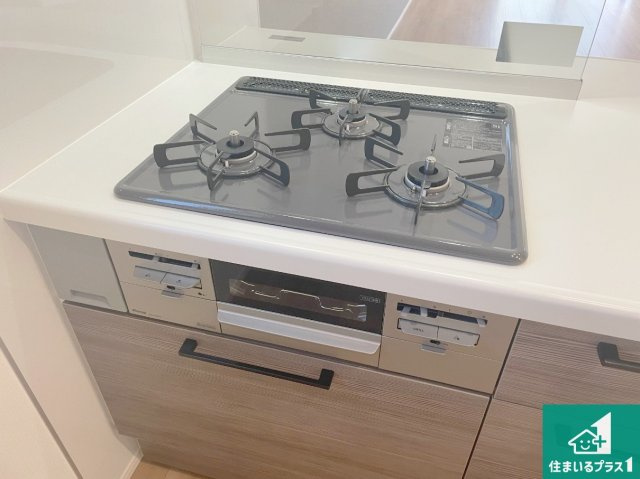 神戸市西区秋葉台　第2期　新築一戸建ての設備|ダブル高火力Ｓｉセンサー付きコンロ！３口あるので、まとめて料理をする時も大活躍！