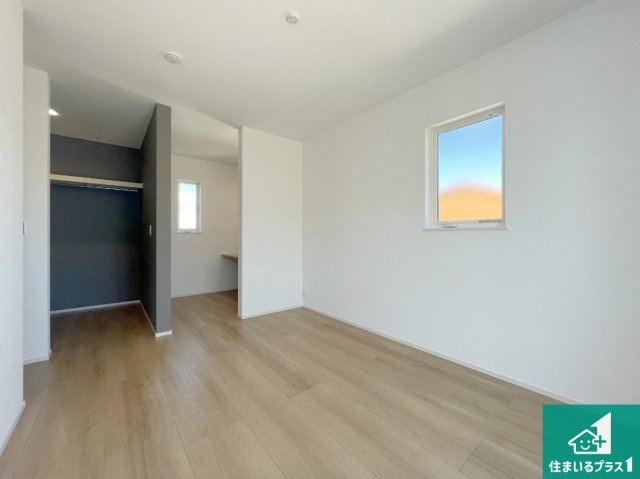 神戸市西区秋葉台　第2期　新築一戸建ての洋室|収納スペースが充実しているので子供の成長に合わせてたくさん収納ができます！家族構成に合わせた様々な活用ができる収納！