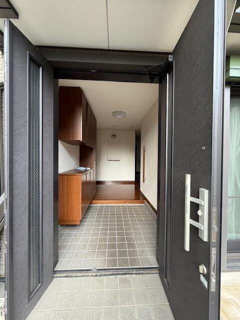 ひばりが丘１丁目戸建の玄関