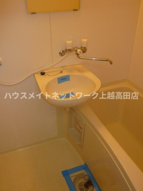 コーポエイトの洗面所|浴室内洗面