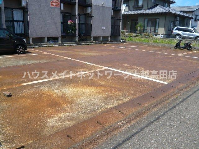 コーポエイトの駐車場|消雪付駐車場