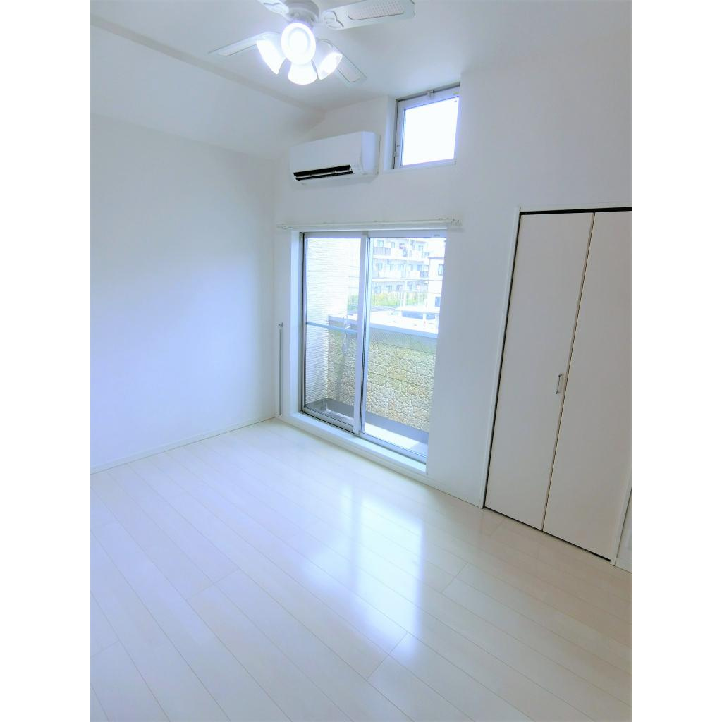 シェンヌ千葉中央の居間・リビング|洋室