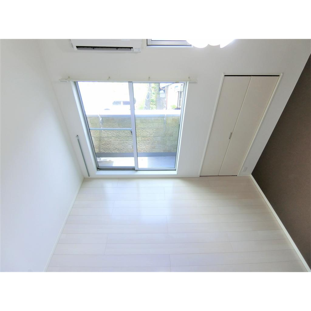 シェンヌ千葉中央の居間・リビング|洋室