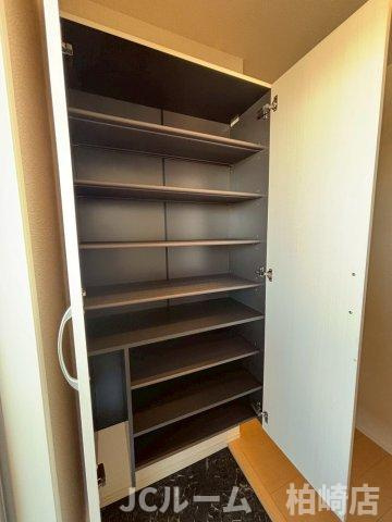 柏崎市茨目１丁目のアパートの収納