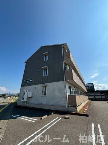 柏崎市茨目１丁目のアパートの外観