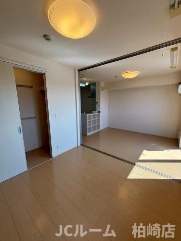 柏崎市茨目１丁目のアパートの寝室