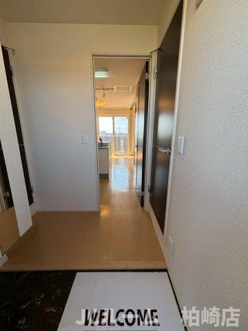 柏崎市茨目１丁目のアパートの玄関